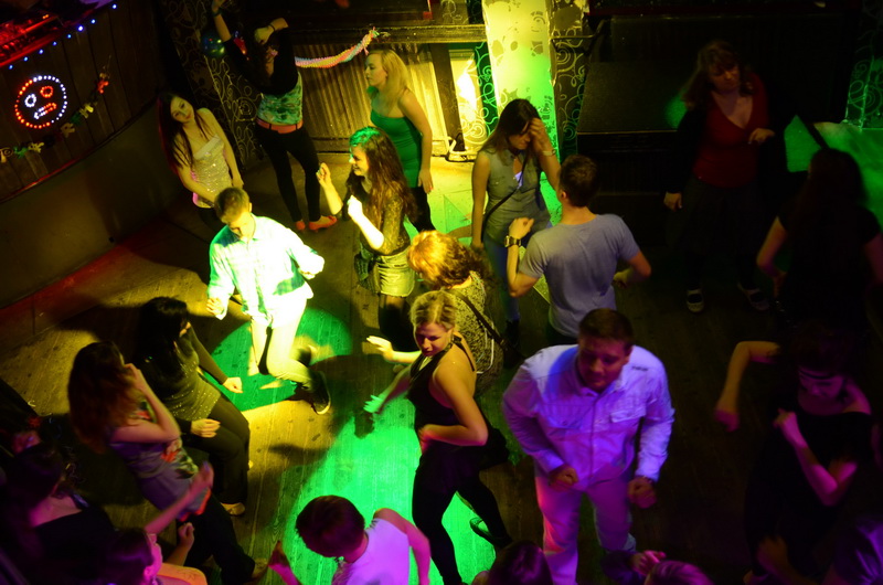 TWO PARTIES - Pátek 25. 4. 2014